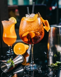 Genieten van een cocktail voordat je de maaltijd start?